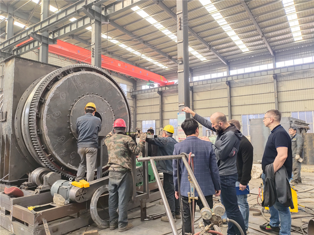 全球瞩目：俄罗斯客户来访考察多功能连续午夜成人在线观看