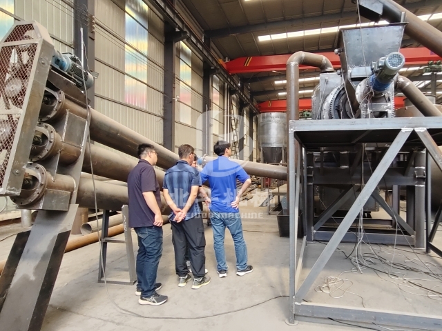 5月酷热中客户来考察生物质午夜成人在线观看